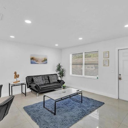 2 Bdrm Modern House Mins From Beach & Casino Hb1 Hallandale Beach Eksteriør bilde