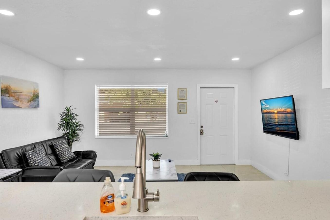 2 Bdrm Modern House Mins From Beach & Casino Hb1 Hallandale Beach Eksteriør bilde