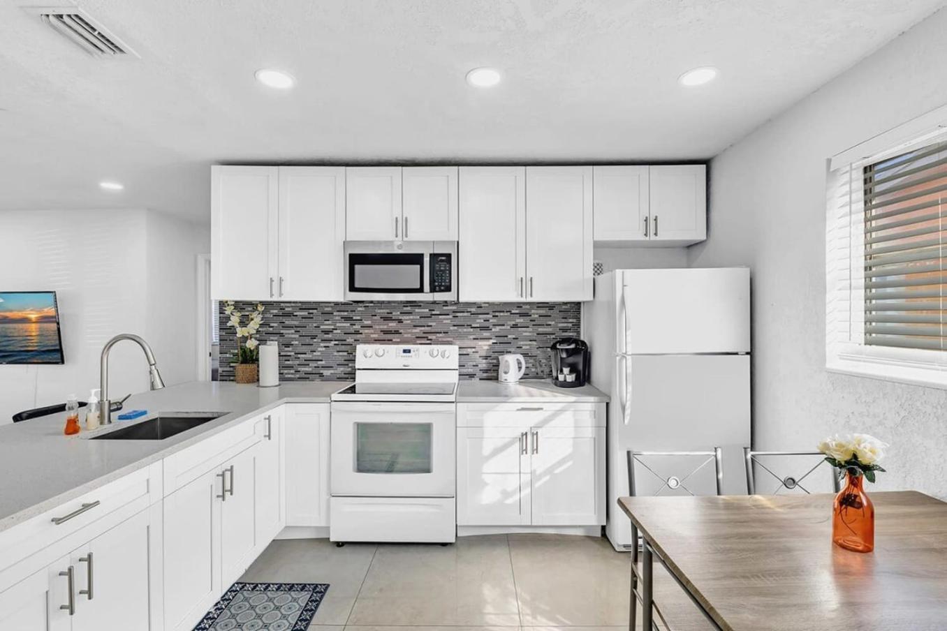 2 Bdrm Modern House Mins From Beach & Casino Hb1 Hallandale Beach Eksteriør bilde
