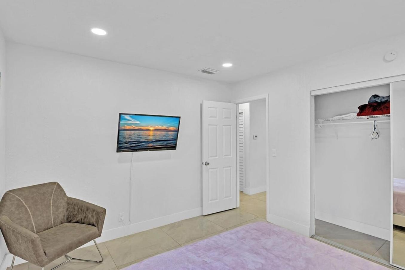 2 Bdrm Modern House Mins From Beach & Casino Hb1 Hallandale Beach Eksteriør bilde