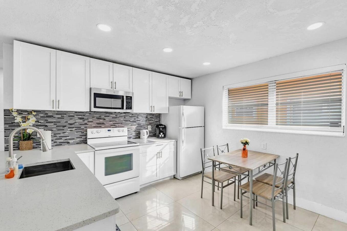 2 Bdrm Modern House Mins From Beach & Casino Hb1 Hallandale Beach Eksteriør bilde