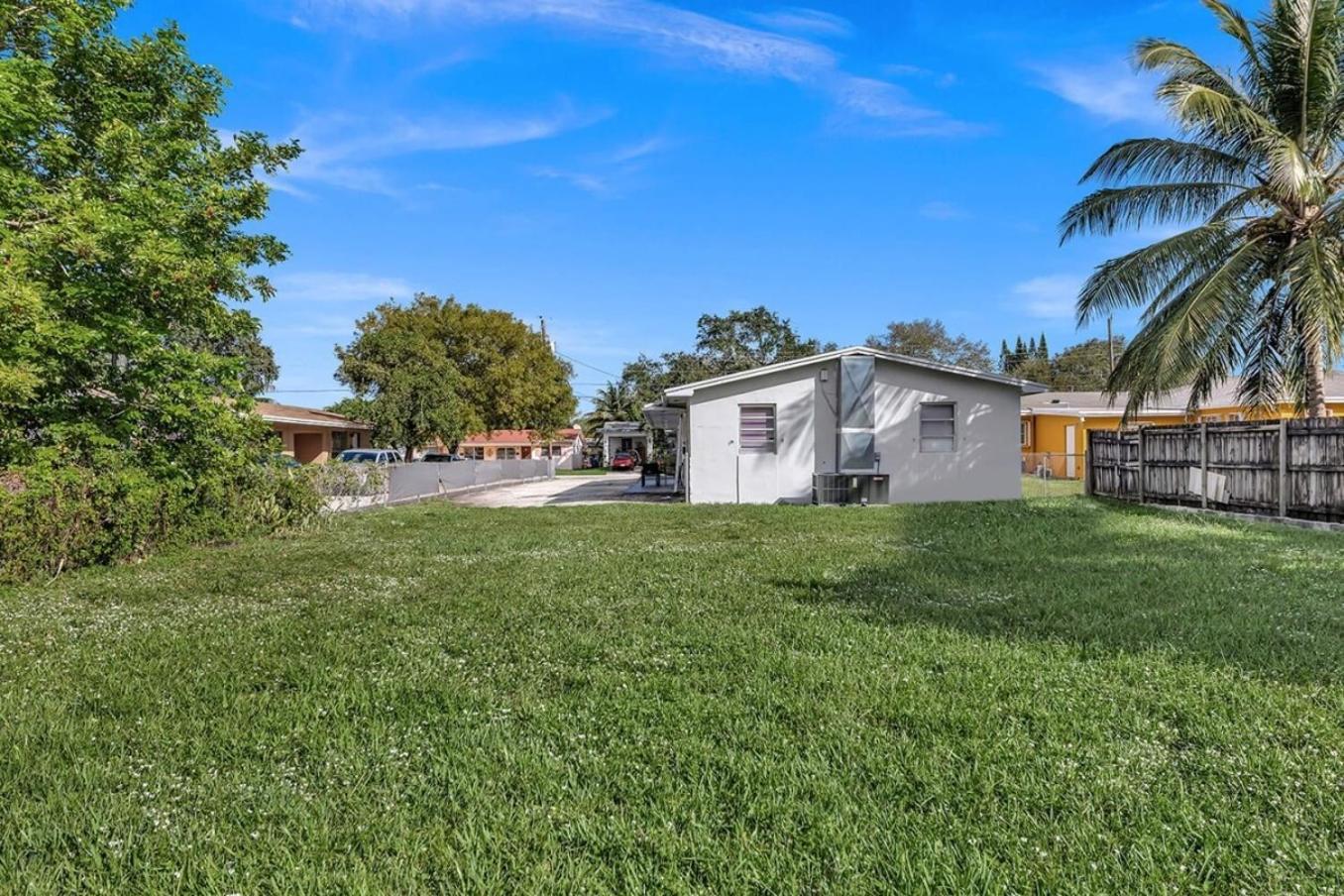 2 Bdrm Modern House Mins From Beach & Casino Hb1 Hallandale Beach Eksteriør bilde