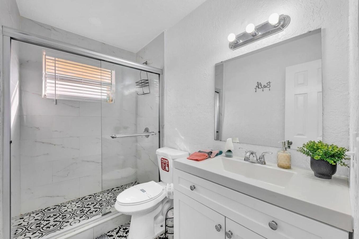 2 Bdrm Modern House Mins From Beach & Casino Hb1 Hallandale Beach Eksteriør bilde